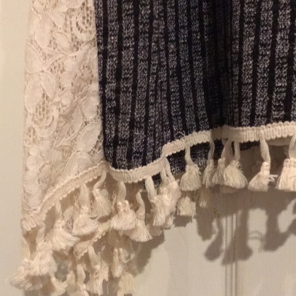 NWT Umgee M Black Grey Ivory w/ lace trim - Picture 3 of 6